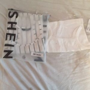 2 tank crop tops SHEIN